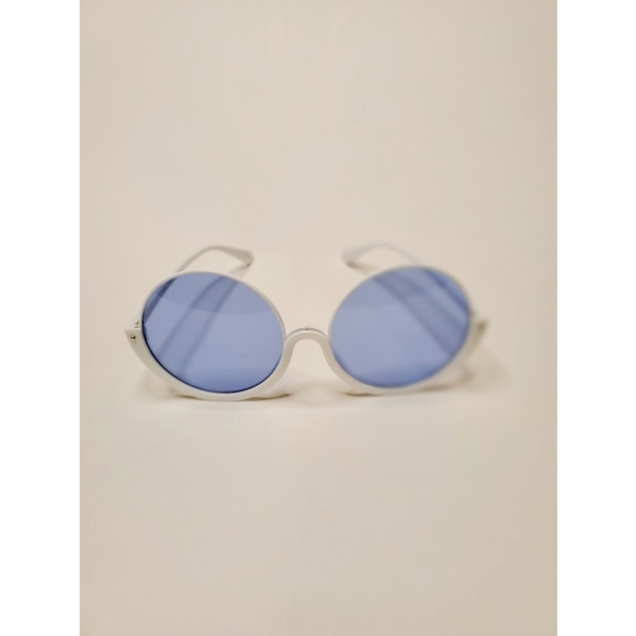 Round Fashion Sunglasses- Blue Lenses - Picture 3 of 5